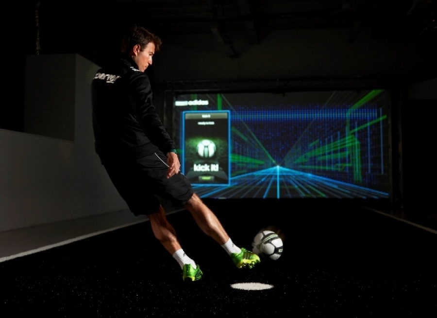 COERVER COACHING ASSIST AT THE ADIDAS LAB &ndash; UCL FINAL 2013